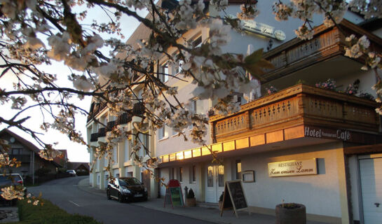 HOTEL RESTAURANT CAFÉ ZUM WEISSEN LAMM Oberzent