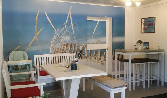 FAMILIEN- & APARTHOTEL STRANDHOF (B&B) Tossens