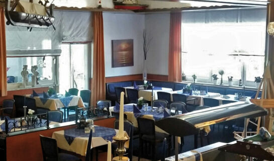 FAMILIEN- & APARTHOTEL STRANDHOF (B&B) Tossens