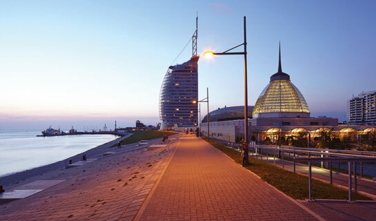 FAMILIEN- & APARTHOTEL STRANDHOF (B&B) Tossens