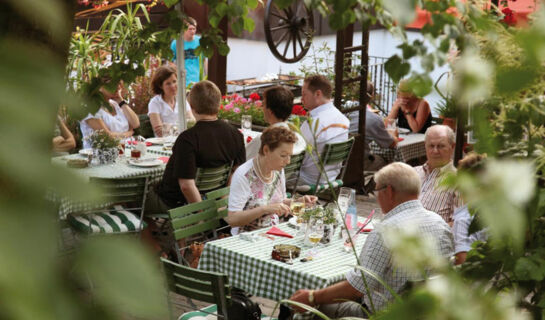 LANDIDYLL HOTEL ZUM ALTEN SCHLOß Kirchensittenbach