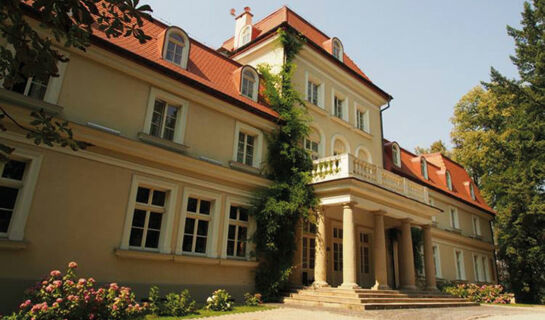 HOTEL DWÒR SIERAKÒW Dobczyce