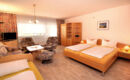 FAMILIEN- & APARTHOTEL STRANDHOF (B&B) Tossens