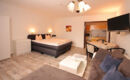 FAMILIEN- & APARTHOTEL STRANDHOF (B&B) Tossens