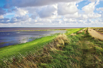FAMILIEN- & APARTHOTEL STRANDHOF (B&B) Tossens