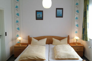 FAMILIEN- & APARTHOTEL STRANDHOF (B&B) Tossens