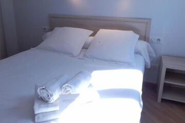 PLATANES HOTEL (B&B) Étauliers